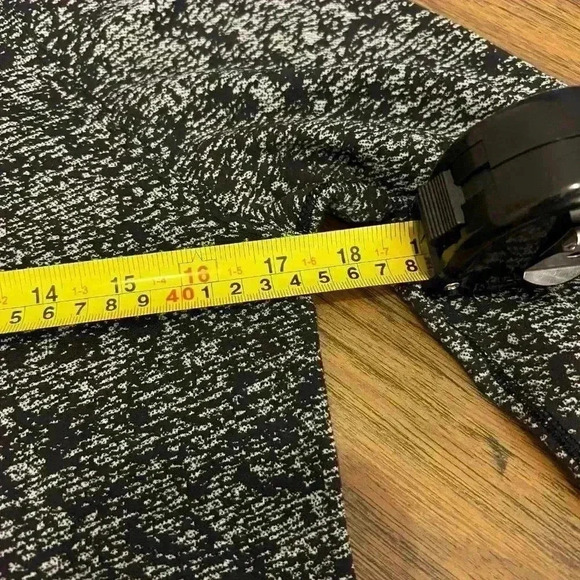 Lululemon Rest Less 1/2 Zip-Sz 6 - Picture 6 of 7